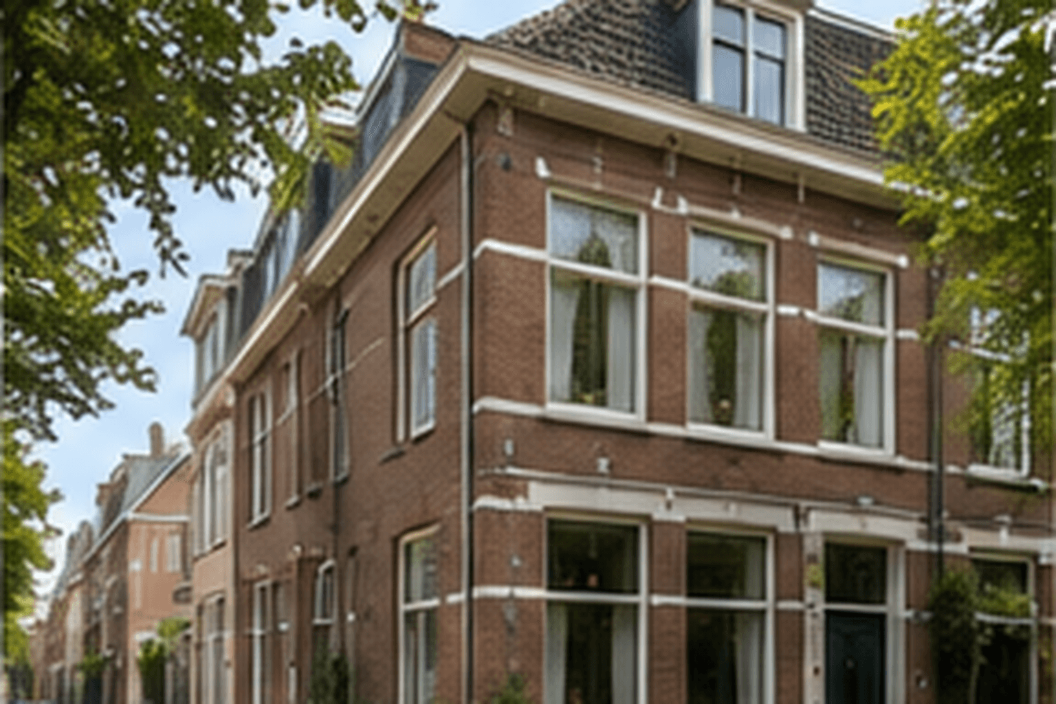 Voorzijde — Hoekwoning in Haarlem
